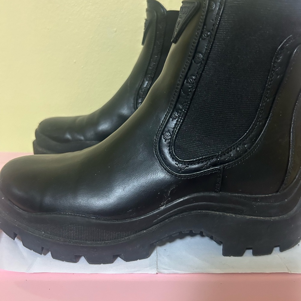 Guess women’s black leather